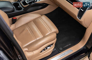 Внедорожник / Кроссовер Porsche Cayenne 2019 в 
