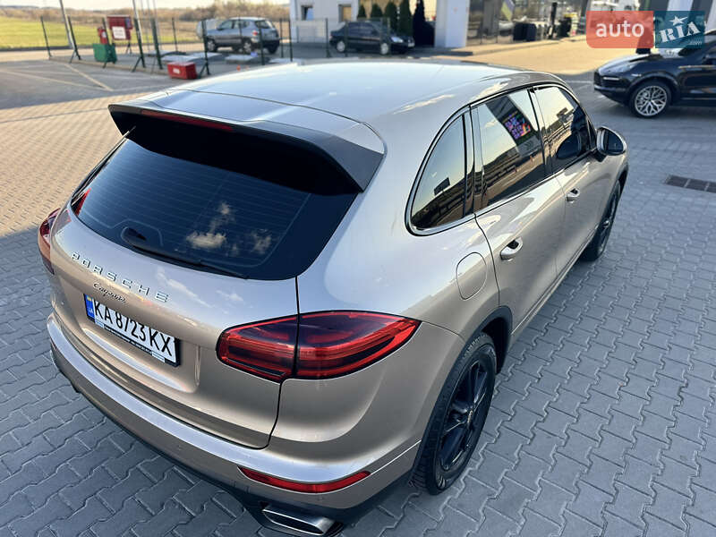 Внедорожник / Кроссовер Porsche Cayenne 2015 в Киеве