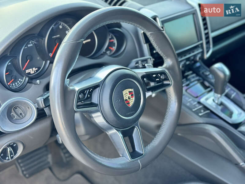 Внедорожник / Кроссовер Porsche Cayenne 2015 в Киеве