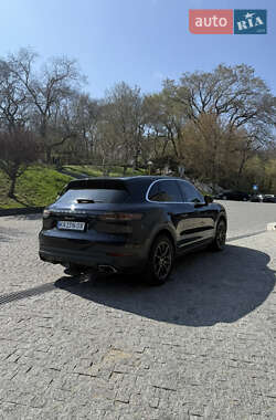 Позашляховик / Кросовер Porsche Cayenne 2019 в 