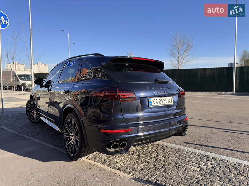 Внедорожник / Кроссовер Porsche Cayenne 2016 в Киеве