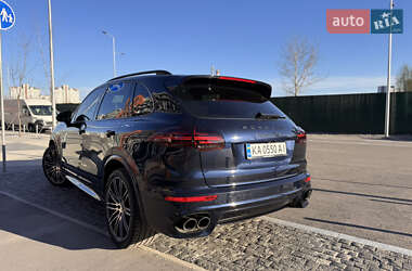 Внедорожник / Кроссовер Porsche Cayenne 2016 в 