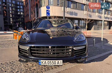Внедорожник / Кроссовер Porsche Cayenne 2016 в 