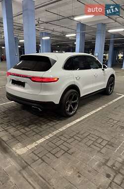 Внедорожник / Кроссовер Porsche Cayenne 2020 в 