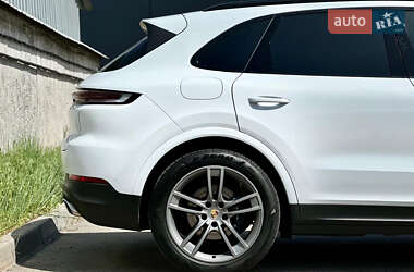 Внедорожник / Кроссовер Porsche Cayenne 2023 в 