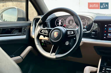 Внедорожник / Кроссовер Porsche Cayenne 2023 в 
