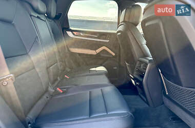 Внедорожник / Кроссовер Porsche Cayenne 2023 в 