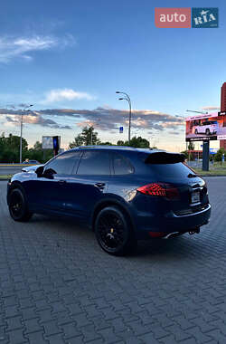 Внедорожник / Кроссовер Porsche Cayenne 2012 в 