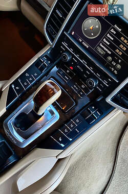 Внедорожник / Кроссовер Porsche Cayenne 2012 в 
