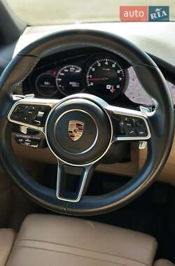 Внедорожник / Кроссовер Porsche Cayenne 2018 в 