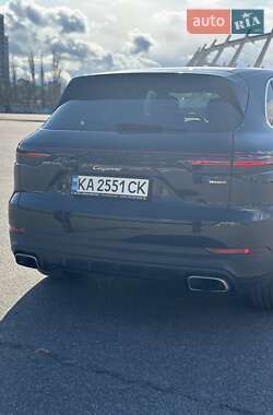 Внедорожник / Кроссовер Porsche Cayenne 2018 в 