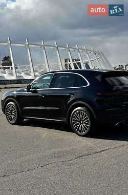 Внедорожник / Кроссовер Porsche Cayenne 2018 в 