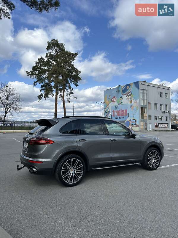 Внедорожник / Кроссовер Porsche Cayenne 2015 в Киеве