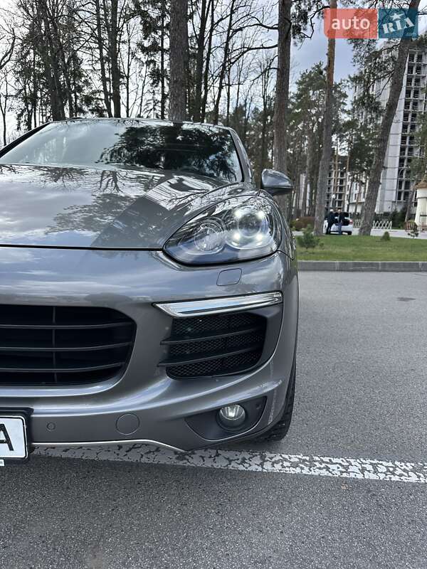 Внедорожник / Кроссовер Porsche Cayenne 2015 в Киеве