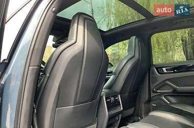 Внедорожник / Кроссовер Porsche Cayenne 2019 в 