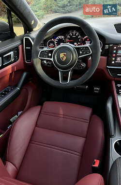 Внедорожник / Кроссовер Porsche Cayenne 2022 в 
