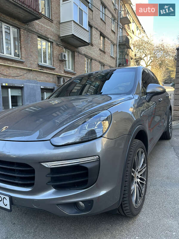 Внедорожник / Кроссовер Porsche Cayenne 2015 в Киеве