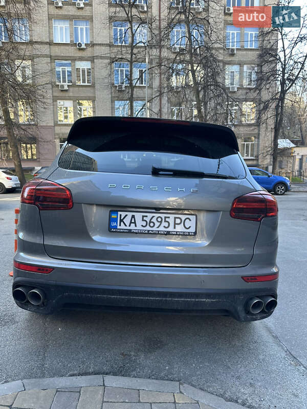 Внедорожник / Кроссовер Porsche Cayenne 2015 в Киеве