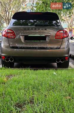 Внедорожник / Кроссовер Porsche Cayenne 2011 в 