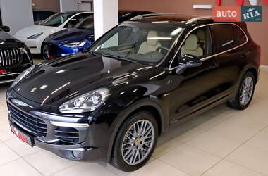 Внедорожник / Кроссовер Porsche Cayenne 2015 в 