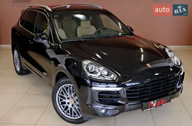 Внедорожник / Кроссовер Porsche Cayenne 2015 в 