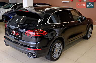 Внедорожник / Кроссовер Porsche Cayenne 2015 в 