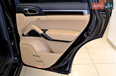 Внедорожник / Кроссовер Porsche Cayenne 2015 в 