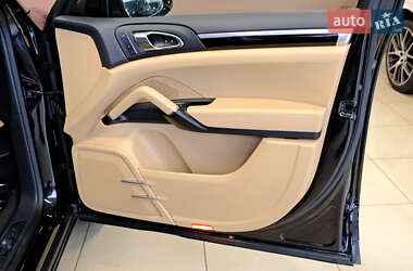 Внедорожник / Кроссовер Porsche Cayenne 2015 в 