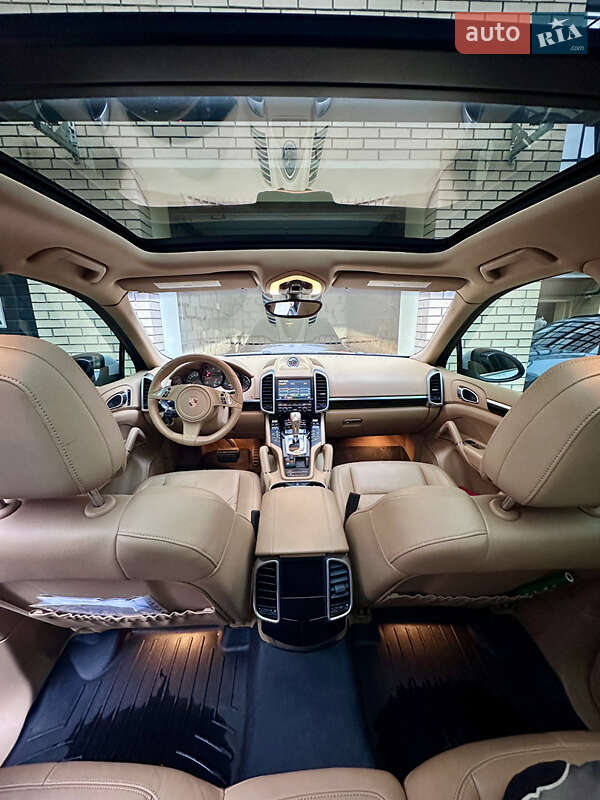 Позашляховик / Кросовер Porsche Cayenne 2014 в Києві