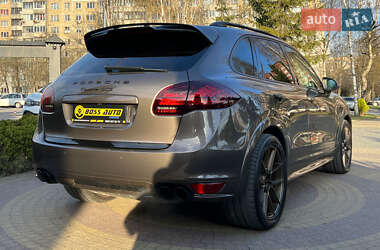 Внедорожник / Кроссовер Porsche Cayenne 2012 в 