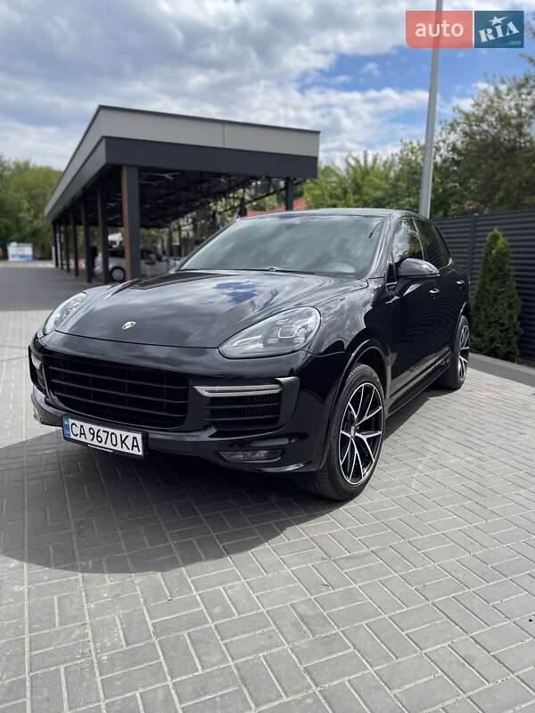 Внедорожник / Кроссовер Porsche Cayenne 2016 в 