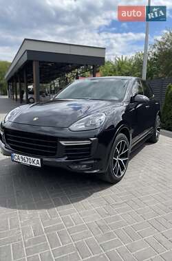 Внедорожник / Кроссовер Porsche Cayenne 2016 в 