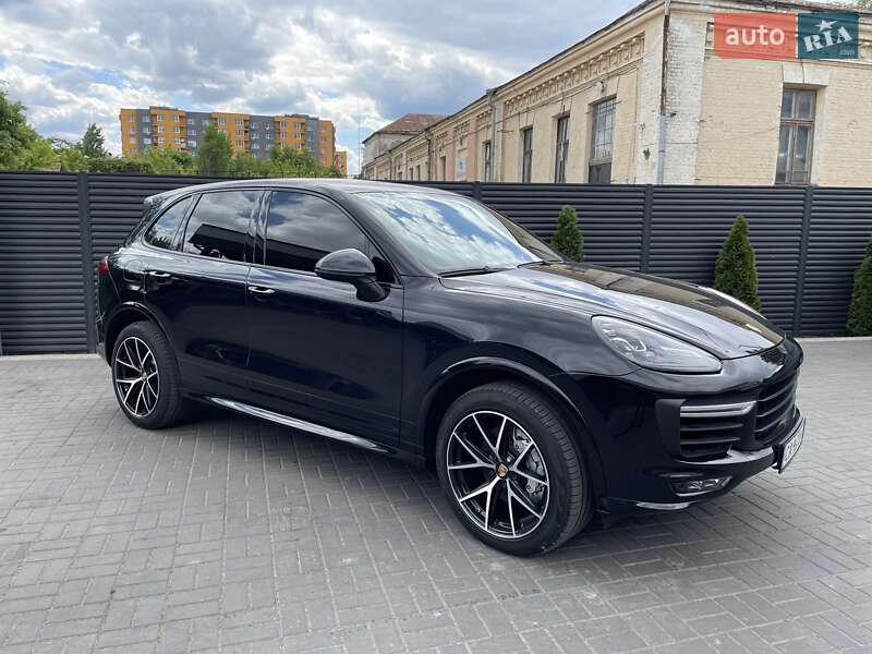Внедорожник / Кроссовер Porsche Cayenne 2016 в Черкассах