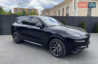 Внедорожник / Кроссовер Porsche Cayenne 2016 в 