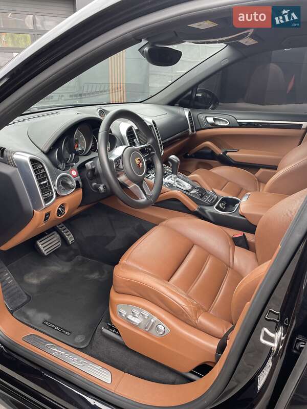 Внедорожник / Кроссовер Porsche Cayenne 2016 в Черкассах