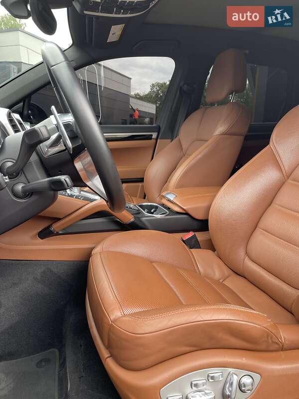 Внедорожник / Кроссовер Porsche Cayenne 2016 в Черкассах