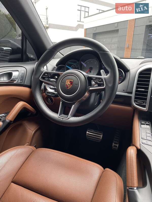 Внедорожник / Кроссовер Porsche Cayenne 2016 в Черкассах