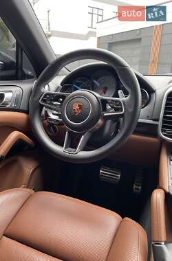 Внедорожник / Кроссовер Porsche Cayenne 2016 в 
