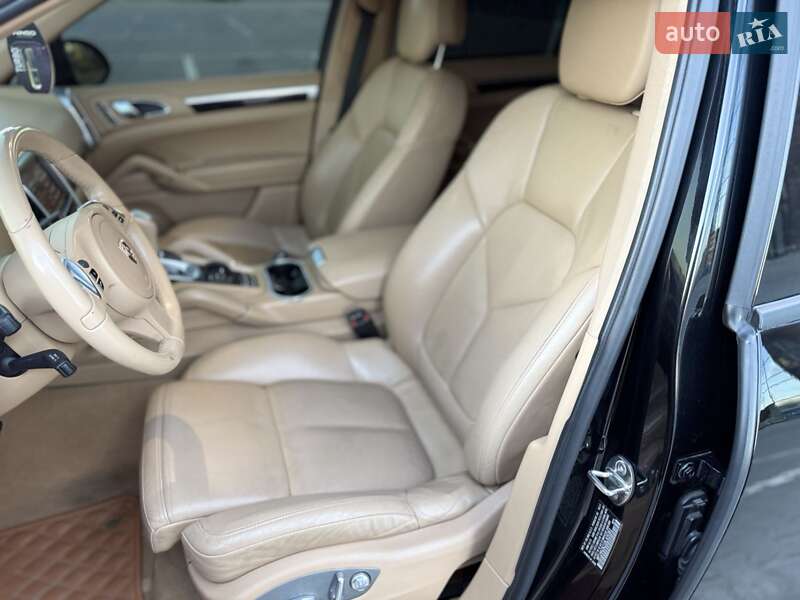 Внедорожник / Кроссовер Porsche Cayenne 2011 в Черновцах