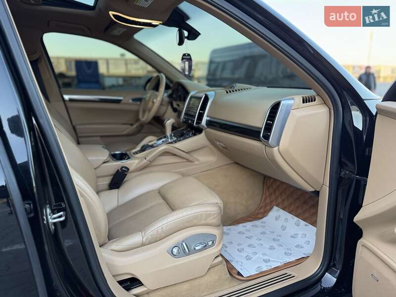 Внедорожник / Кроссовер Porsche Cayenne 2011 в Черновцах