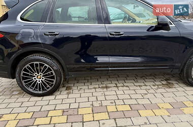 Внедорожник / Кроссовер Porsche Cayenne 2015 в 