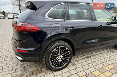 Внедорожник / Кроссовер Porsche Cayenne 2015 в 