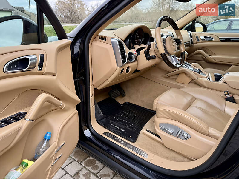 Внедорожник / Кроссовер Porsche Cayenne 2015 в Бродах