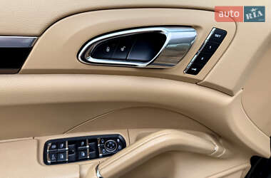 Внедорожник / Кроссовер Porsche Cayenne 2015 в 
