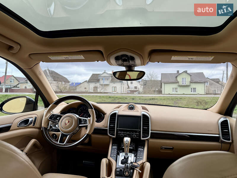 Внедорожник / Кроссовер Porsche Cayenne 2015 в Бродах