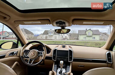 Внедорожник / Кроссовер Porsche Cayenne 2015 в 