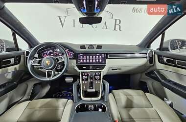 Внедорожник / Кроссовер Porsche Cayenne 2022 в 