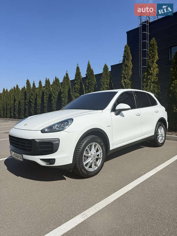 Внедорожник / Кроссовер Porsche Cayenne 2015 в Киеве