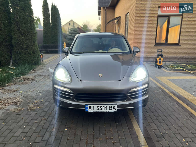 Внедорожник / Кроссовер Porsche Cayenne 2012 в Киеве
