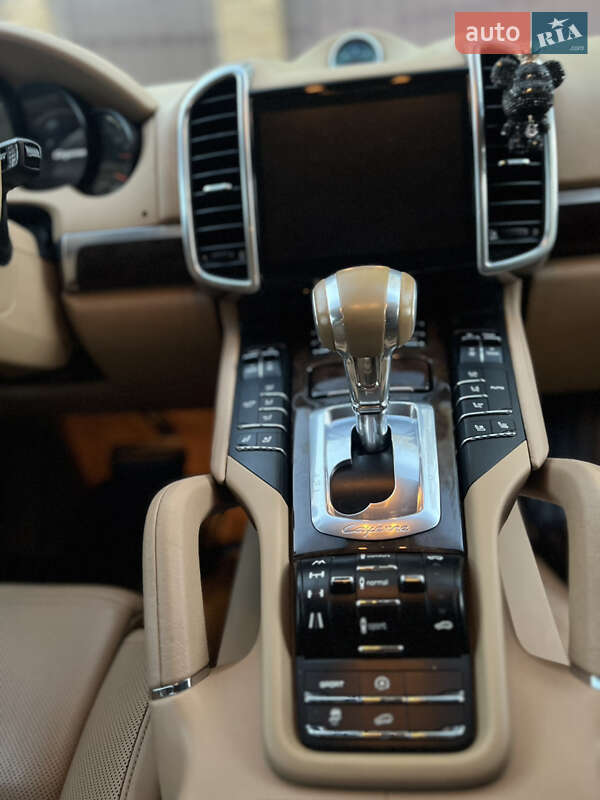 Внедорожник / Кроссовер Porsche Cayenne 2012 в Киеве